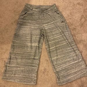 Adidas Wide Wide Leg Capri Sweats size Large